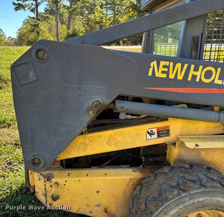 image for item EV3217 2000 New Holland LS180 skid steer loader