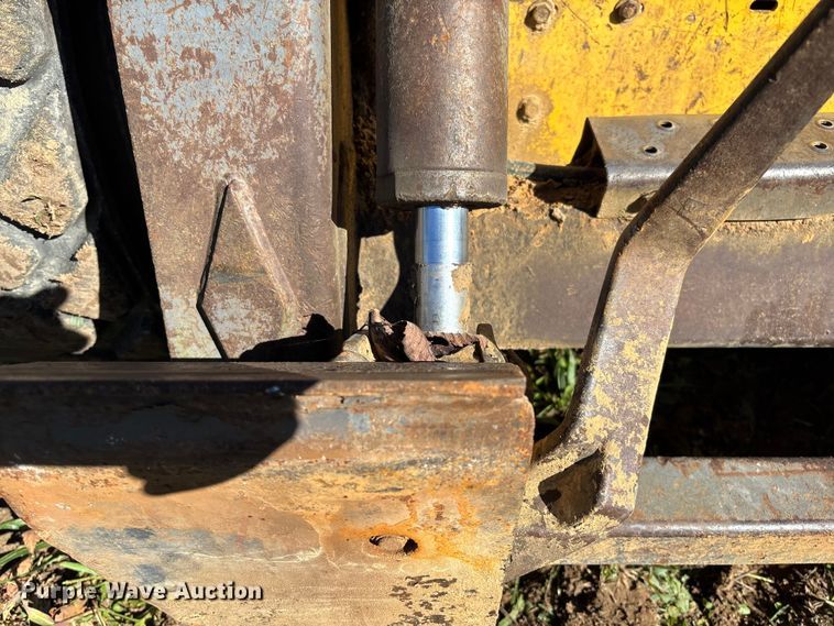 image for item EV3217 2000 New Holland LS180 skid steer loader