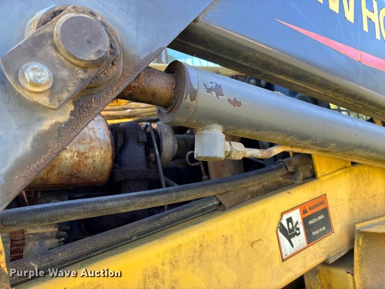 image for item EV3217 2000 New Holland LS180 skid steer loader