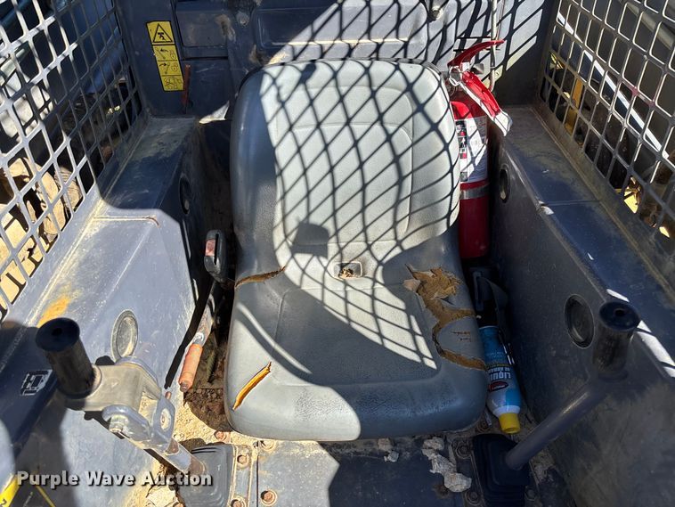 image for item EV3217 2000 New Holland LS180 skid steer loader