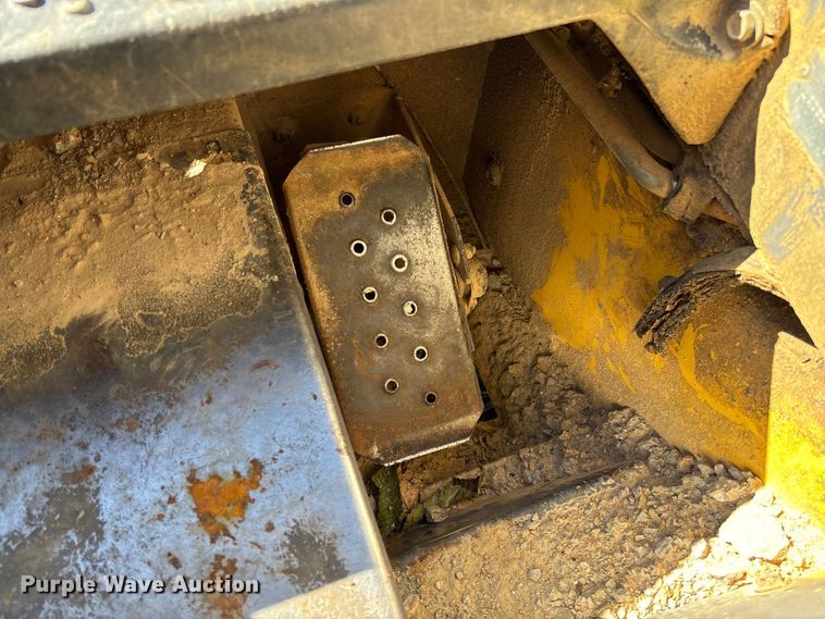 image for item EV3217 2000 New Holland LS180 skid steer loader