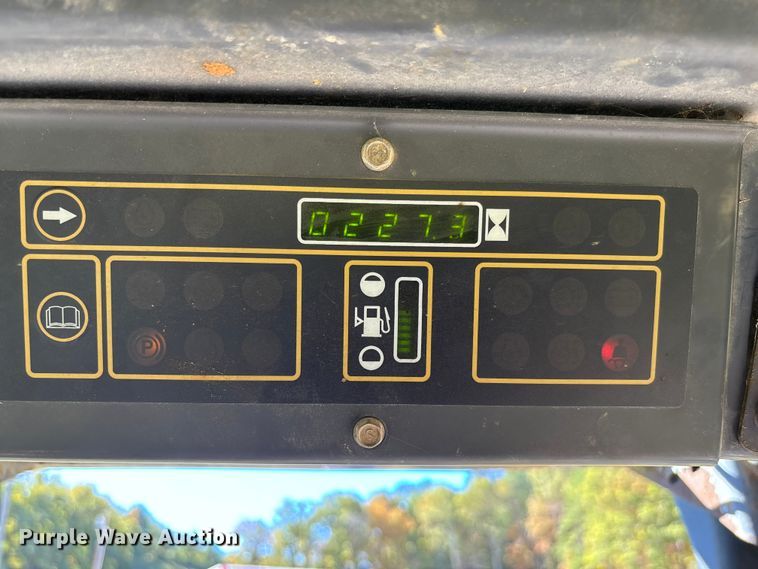 image for item EV3217 2000 New Holland LS180 skid steer loader