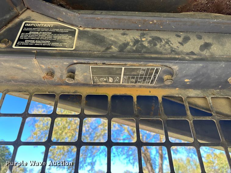 image for item EV3217 2000 New Holland LS180 skid steer loader