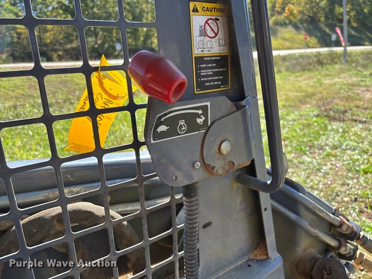 image for item EV3217 2000 New Holland LS180 skid steer loader