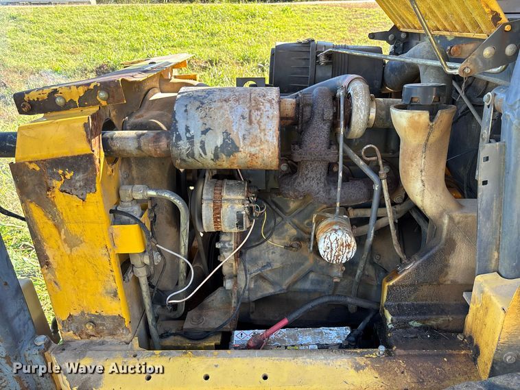 image for item EV3217 2000 New Holland LS180 skid steer loader