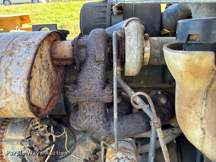 image for item EV3217 2000 New Holland LS180 skid steer loader