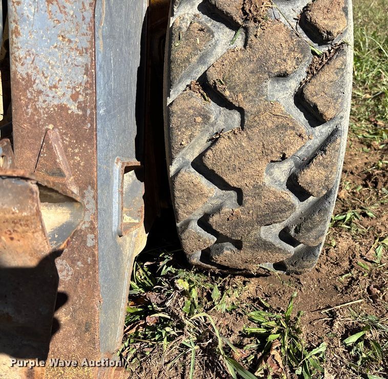 image for item EV3217 2000 New Holland LS180 skid steer loader