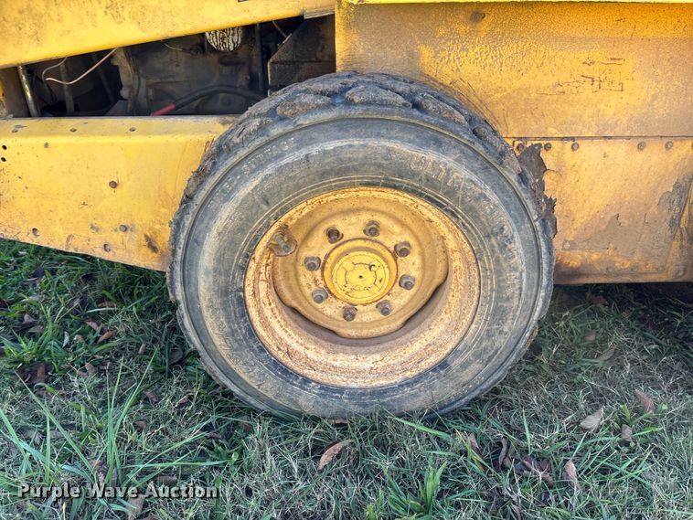 image for item EV3217 2000 New Holland LS180 skid steer loader