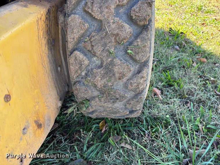 image for item EV3217 2000 New Holland LS180 skid steer loader