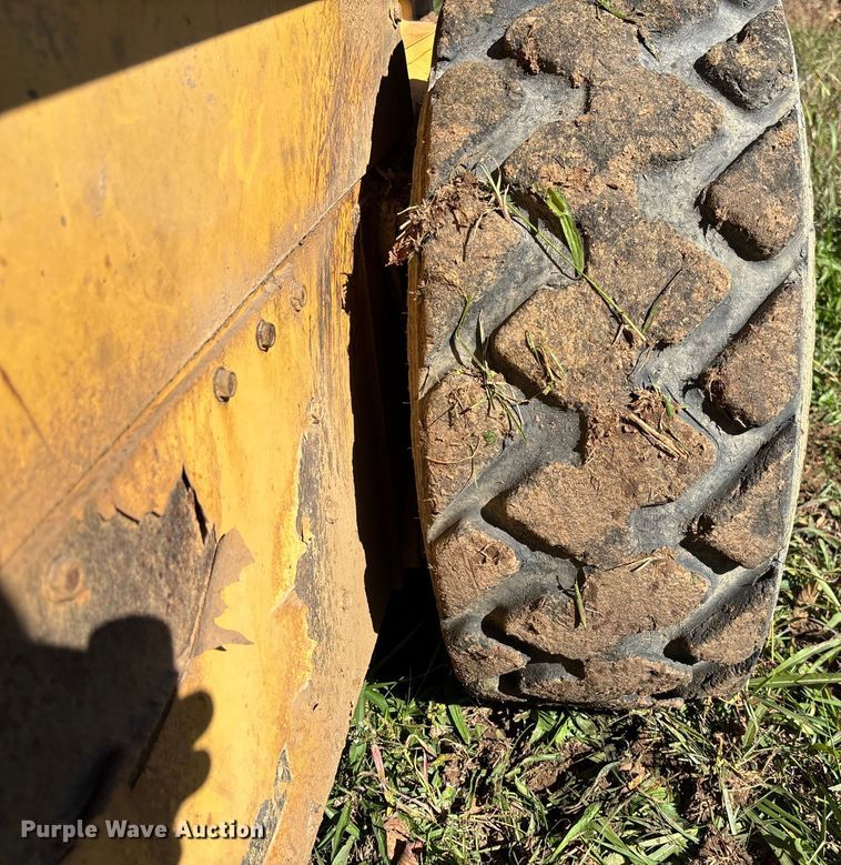 image for item EV3217 2000 New Holland LS180 skid steer loader