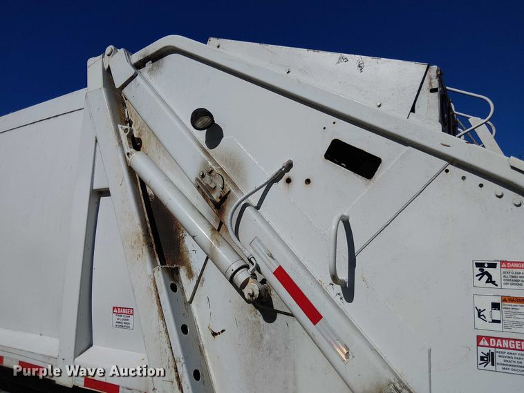 image for item EV5399 2008 International 7300 refuse truck