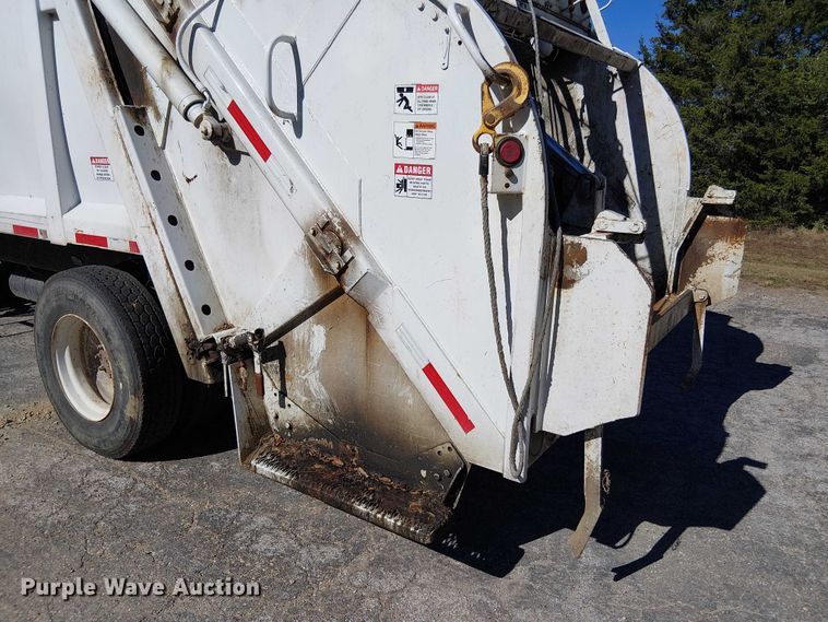 image for item EV5399 2008 International 7300 refuse truck