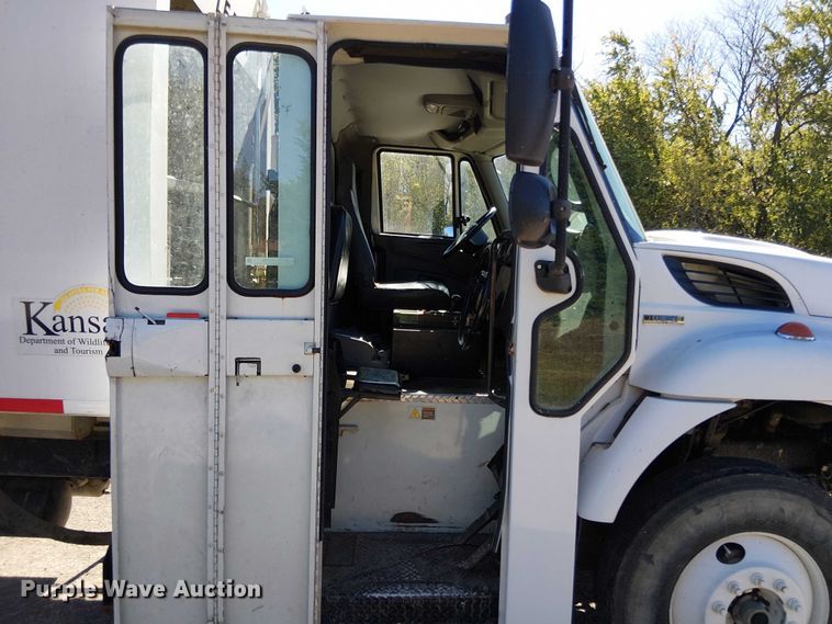 image for item EV5399 2008 International 7300 refuse truck