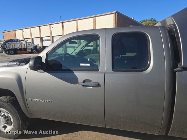 image for item EV5400 2008 Chevrolet 2500 Ext. Cab pickup truck