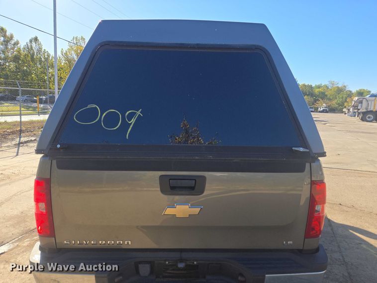 image for item EV5400 2008 Chevrolet 2500 Ext. Cab pickup truck