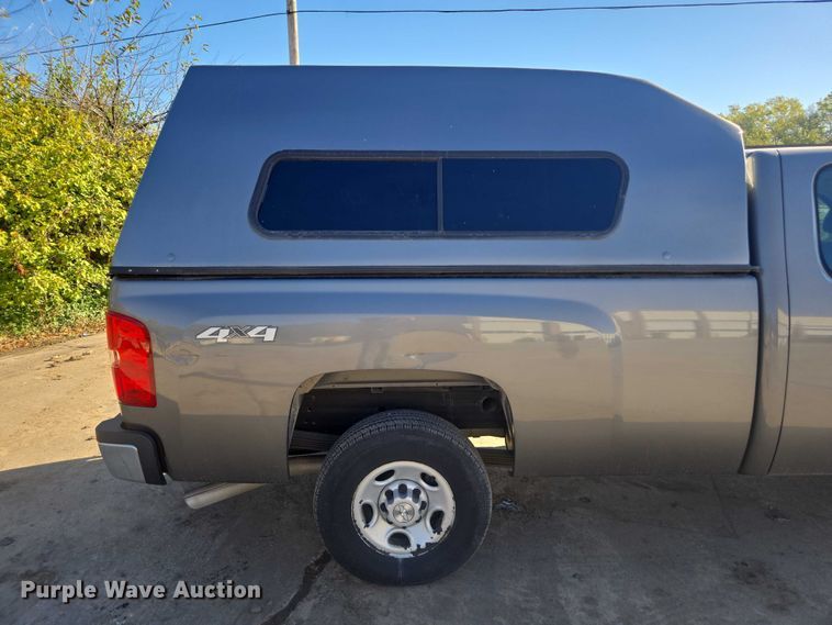 image for item EV5400 2008 Chevrolet 2500 Ext. Cab pickup truck