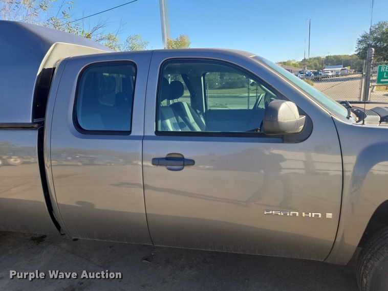 image for item EV5400 2008 Chevrolet 2500 Ext. Cab pickup truck