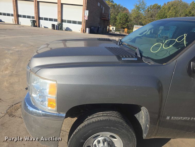 image for item EV5400 2008 Chevrolet 2500 Ext. Cab pickup truck