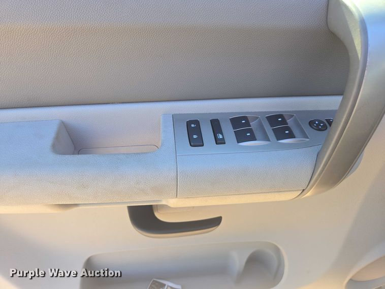 image for item EV5400 2008 Chevrolet 2500 Ext. Cab pickup truck