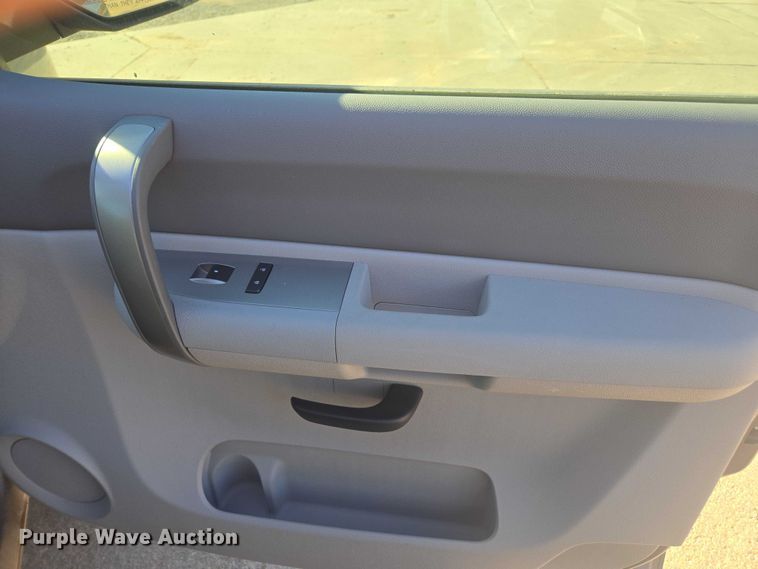 image for item EV5400 2008 Chevrolet 2500 Ext. Cab pickup truck