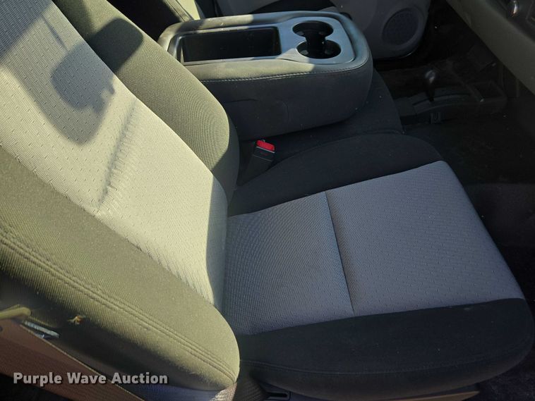 image for item EV5400 2008 Chevrolet 2500 Ext. Cab pickup truck