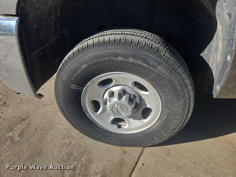 image for item EV5400 2008 Chevrolet 2500 Ext. Cab pickup truck