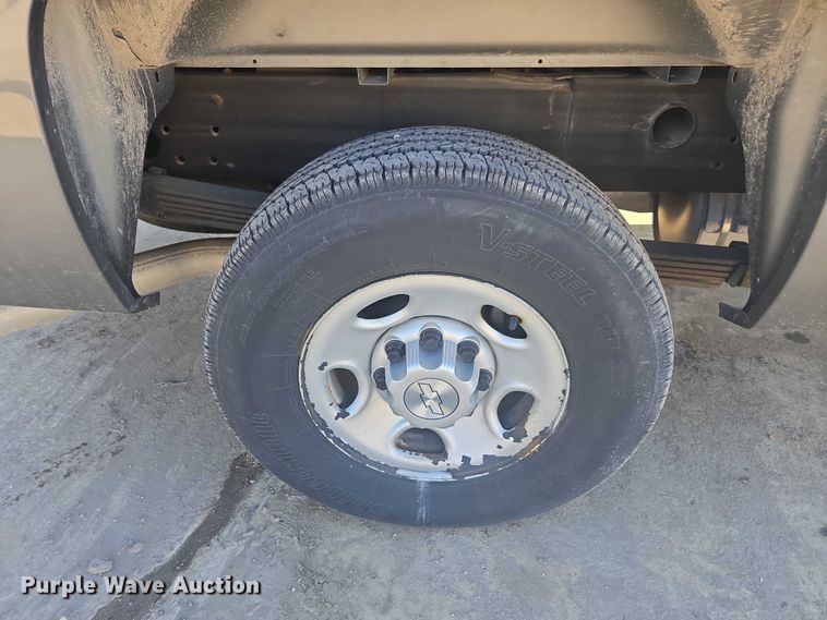 image for item EV5400 2008 Chevrolet 2500 Ext. Cab pickup truck