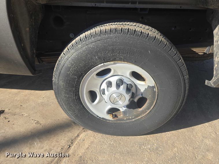 image for item EV5400 2008 Chevrolet 2500 Ext. Cab pickup truck