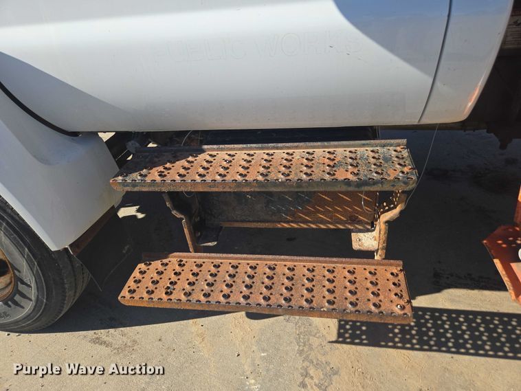 image for item EV5404 2007 Ford F750 crane truck