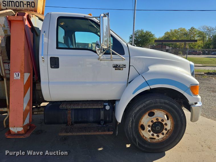 image for item EV5404 2007 Ford F750 crane truck