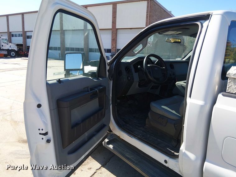 image for item EV5413 2015 Ford F350 pickup truck