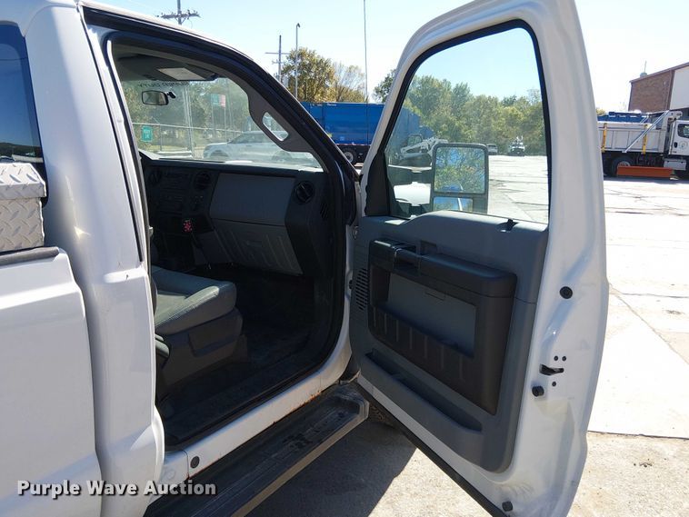 image for item EV5413 2015 Ford F350 pickup truck