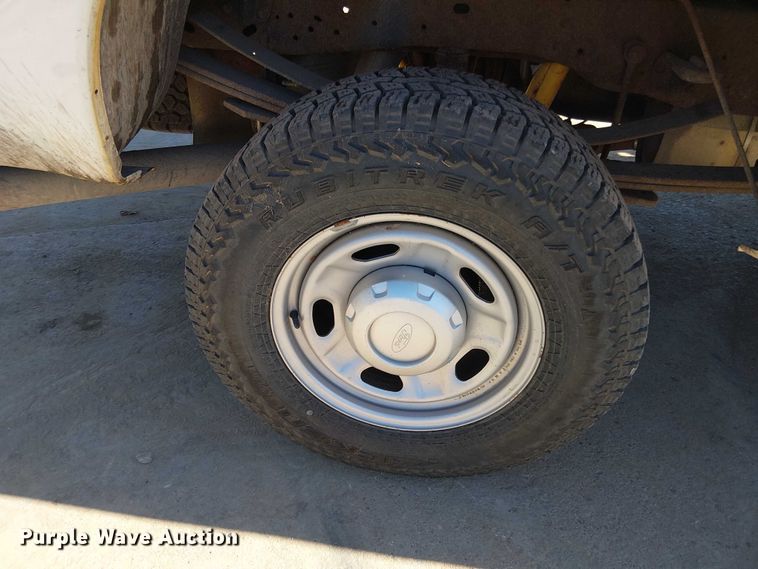 image for item EV5413 2015 Ford F350 pickup truck