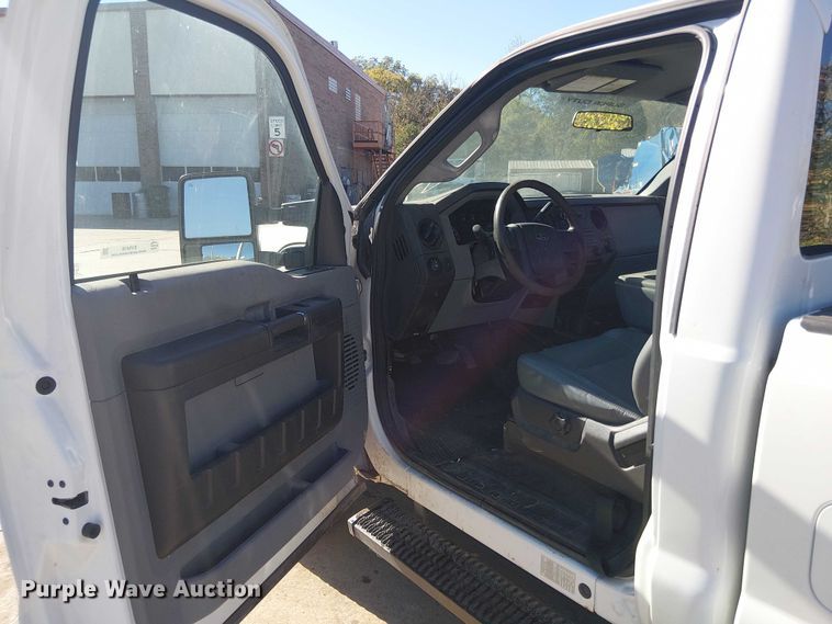 image for item EV5416 2015 Ford F350 pickup truck