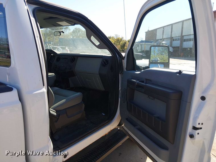 image for item EV5416 2015 Ford F350 pickup truck