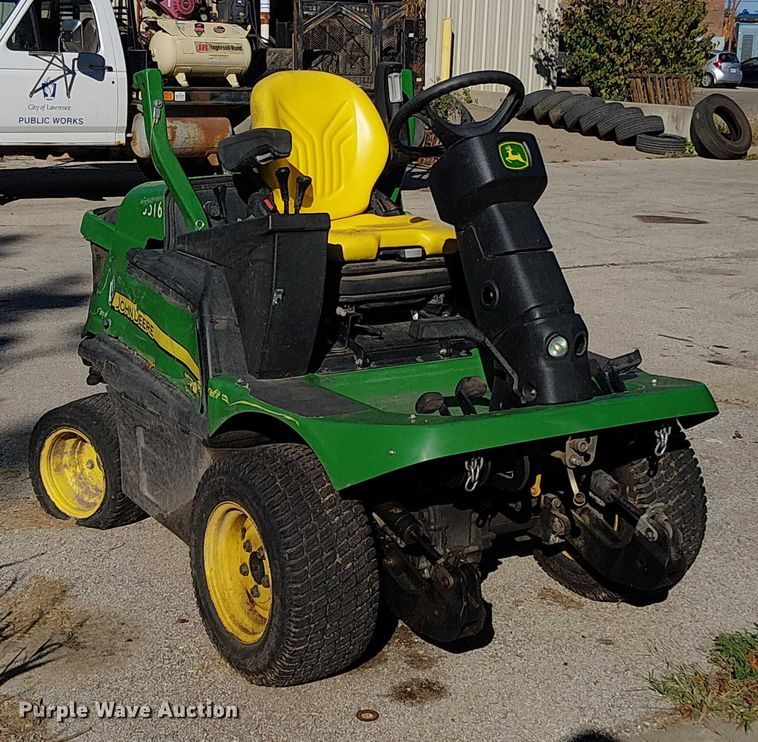 image for item EV5421 John Deere 1570 lawn mower