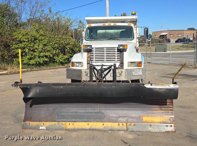 image for item EV5423 2002 International 4900 dump truck