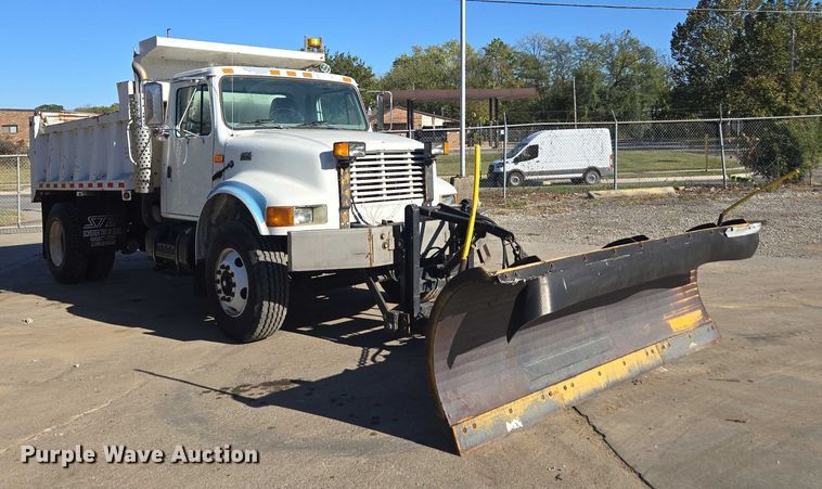 image for item EV5423 2002 International 4900 dump truck