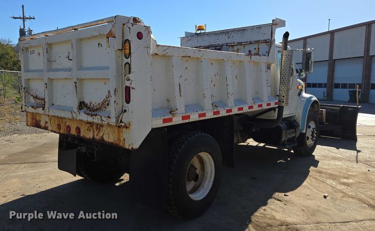 image for item EV5423 2002 International 4900 dump truck
