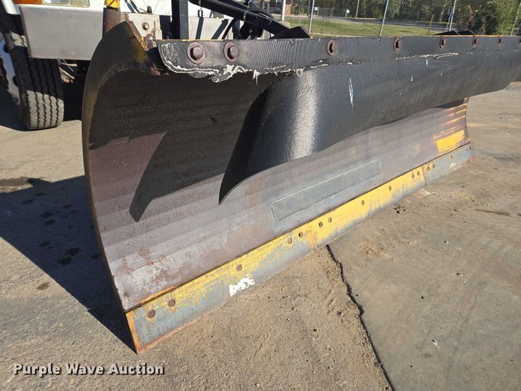 image for item EV5423 2002 International 4900 dump truck