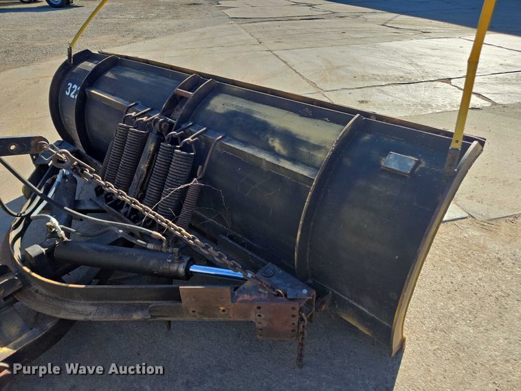 image for item EV5423 2002 International 4900 dump truck