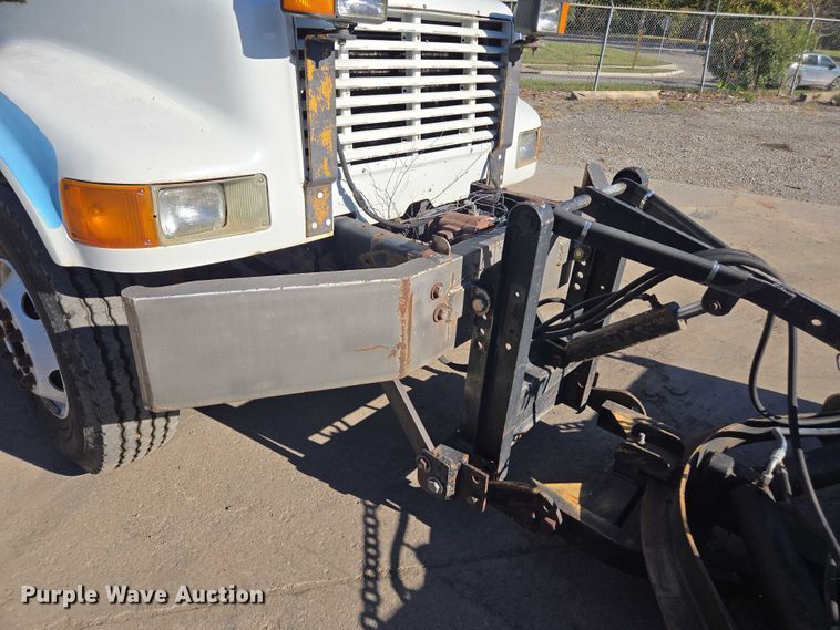 image for item EV5423 2002 International 4900 dump truck