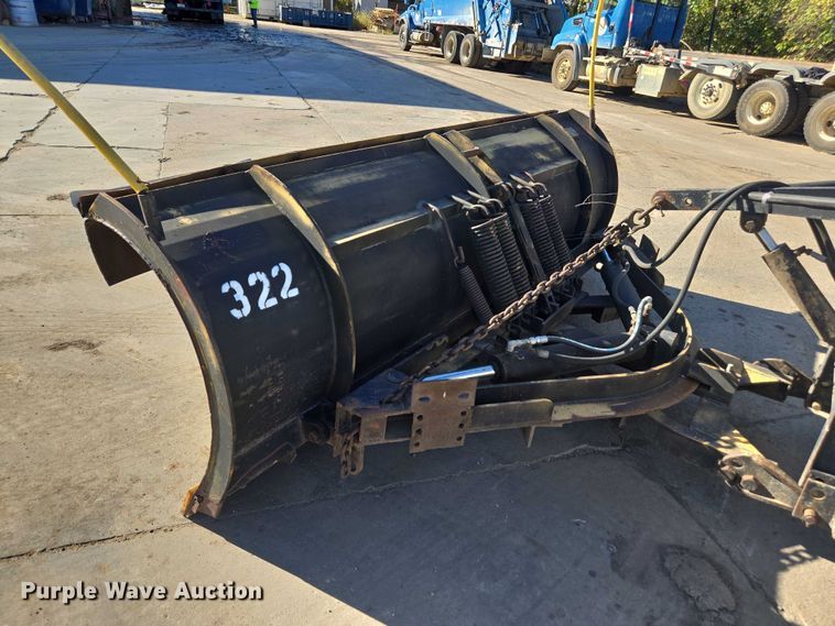 image for item EV5423 2002 International 4900 dump truck