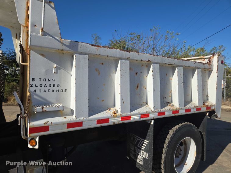 image for item EV5423 2002 International 4900 dump truck