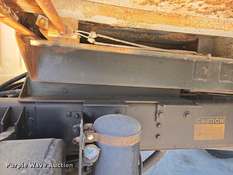 image for item EV5423 2002 International 4900 dump truck