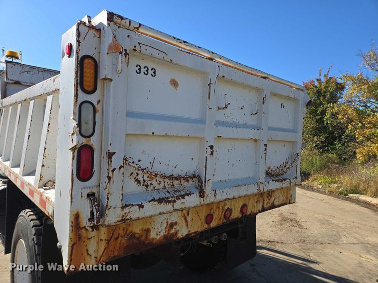 image for item EV5423 2002 International 4900 dump truck