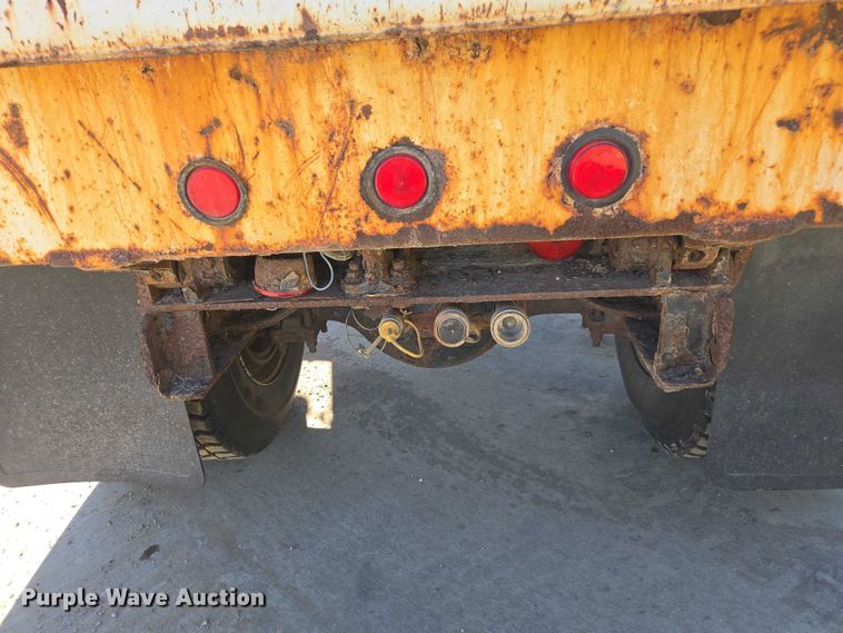 image for item EV5423 2002 International 4900 dump truck