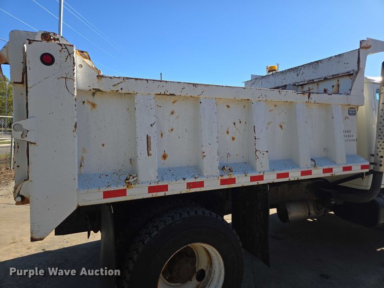 image for item EV5423 2002 International 4900 dump truck