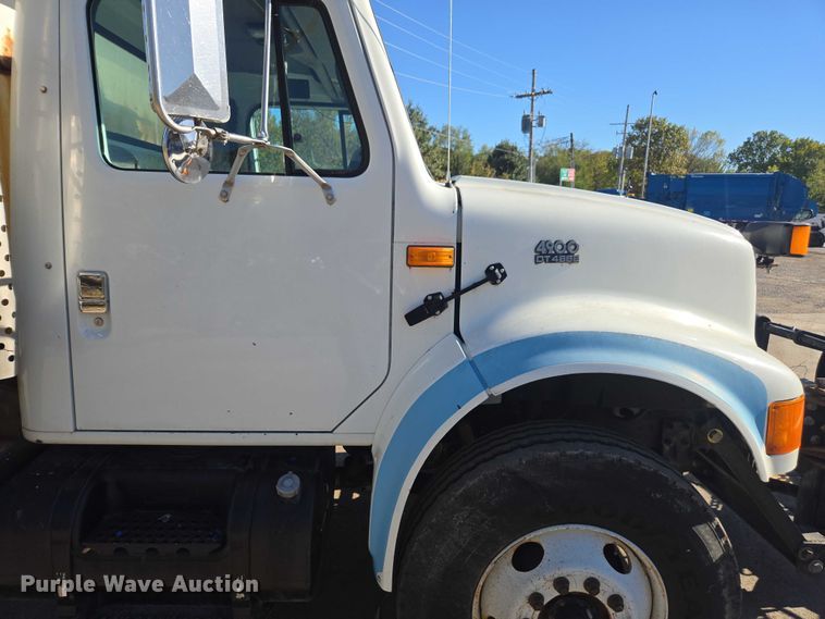 image for item EV5423 2002 International 4900 dump truck