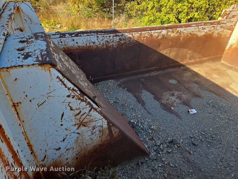 image for item EV5423 2002 International 4900 dump truck